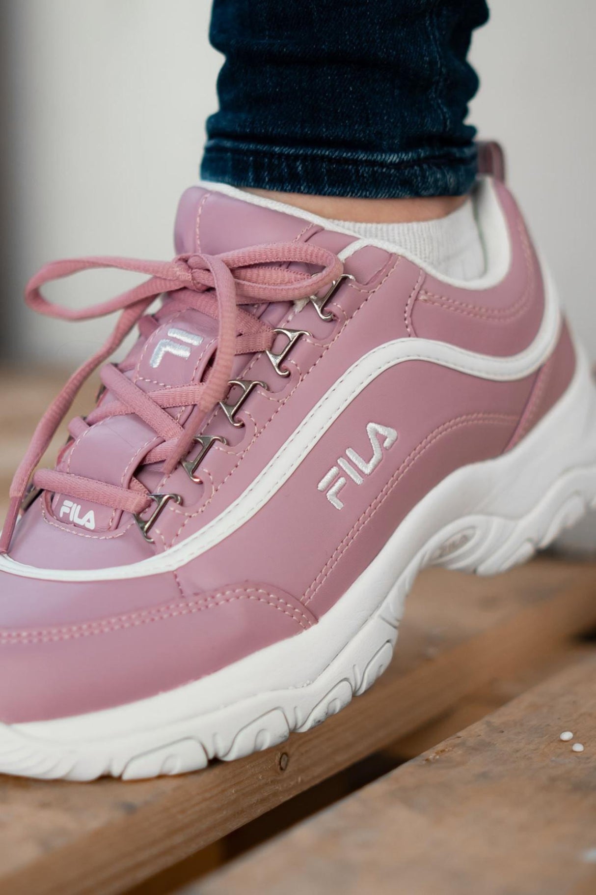 Fila Strada low damesko